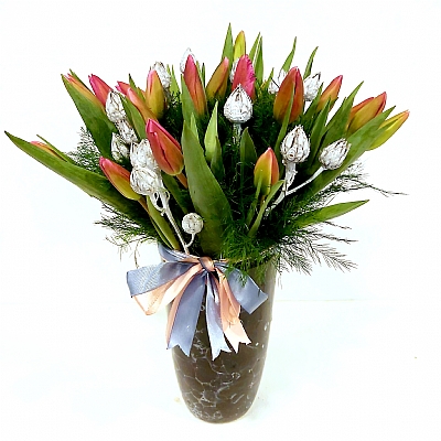 Seramik Vazoda Otantik Laleler