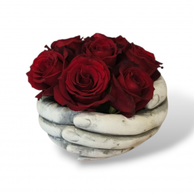 Kalbim Ellerinde 7 Kırmızı Gül